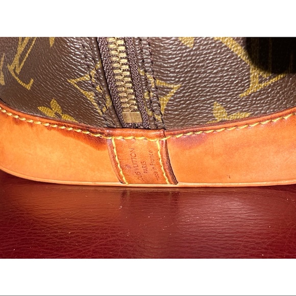 Authentic Louis Vuitton Alma PM in Monogram - Picture 9 of 17